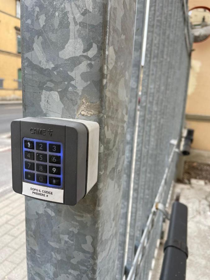ホテル La Finestra Sul Viale ピサ エクステリア 写真